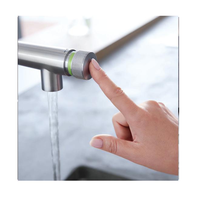 ESSENCE 31616000 Essence SmartControl Pull-Out Single Spray Kitchen Faucet 1.75 GPM (6.6 L/min) GROHE StarLight Chrome